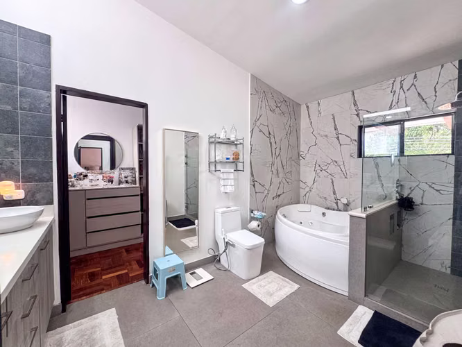 Casa independiente recién remodelada en Escazú - Imagen 19