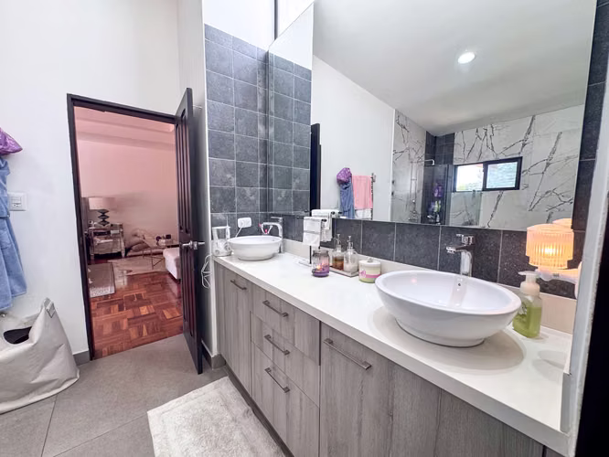 Casa independiente recién remodelada en Escazú - Imagen 20
