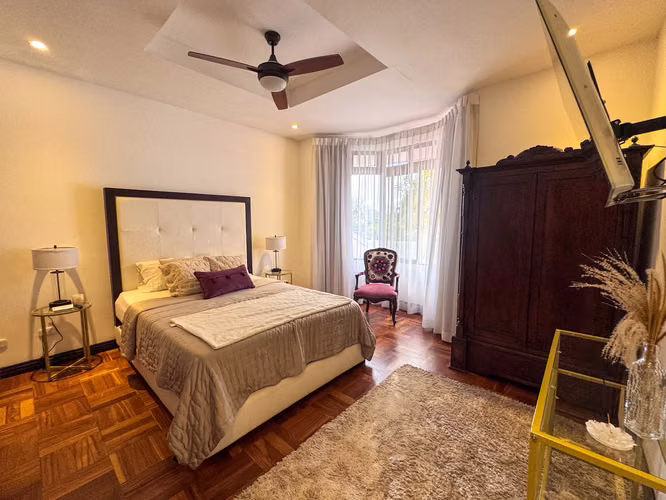 Casa independiente recién remodelada en Escazú - Imagen 17
