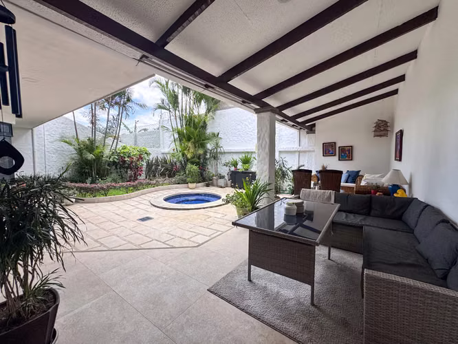 Casa independiente recién remodelada en Escazú - Imagen 2