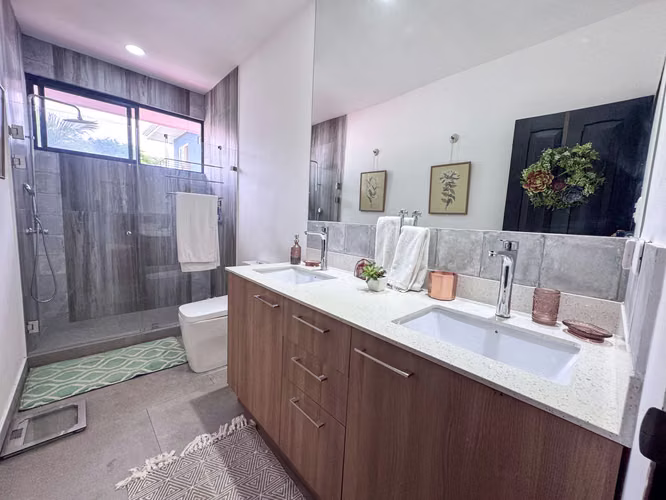 Casa independiente recién remodelada en Escazú - Imagen 18