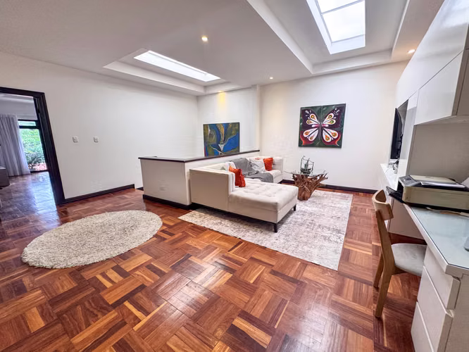 Casa independiente recién remodelada en Escazú - Imagen 13
