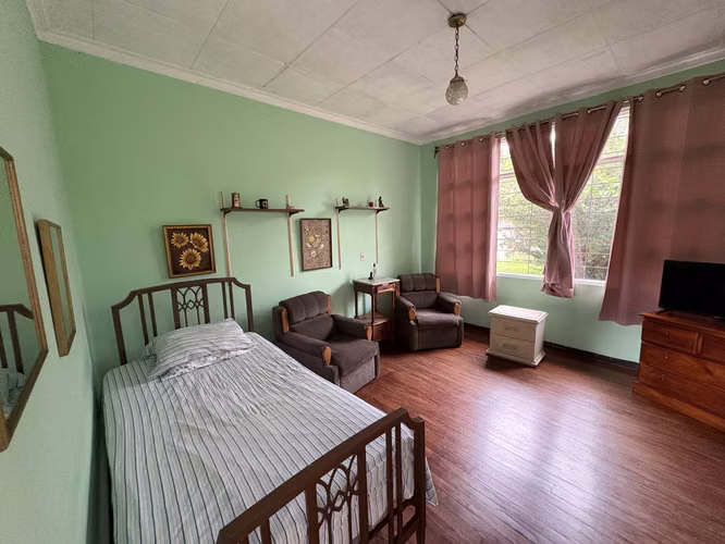Francisco Peralta Casa con precioso lote! # 1150