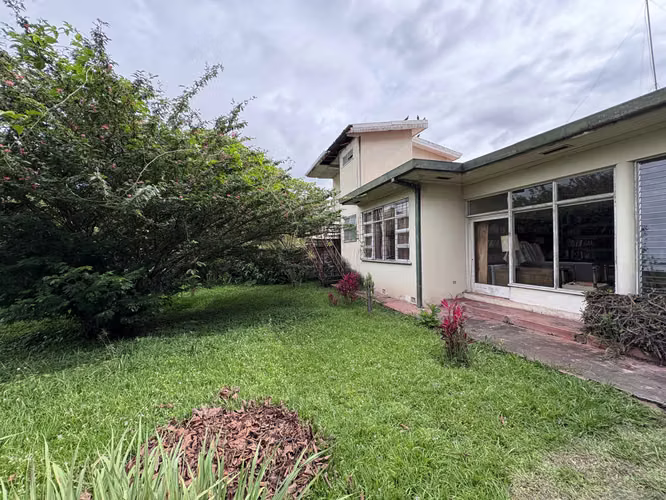 Francisco Peralta Casa con precioso lote! # 1150