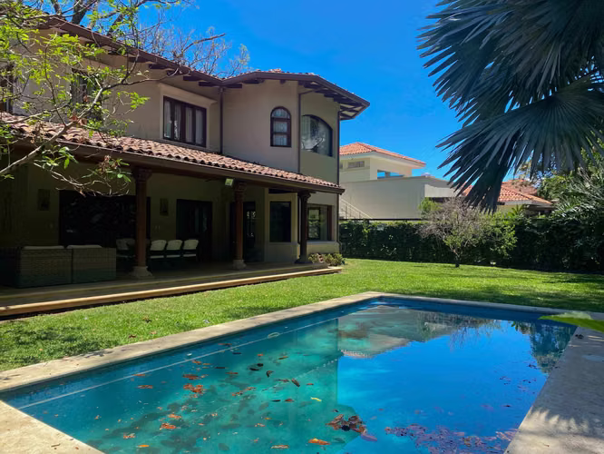 VENTA DE CASA MEDITERRANEA EN HACIENDA LINDORA, SANTA ANA - Imagen 2