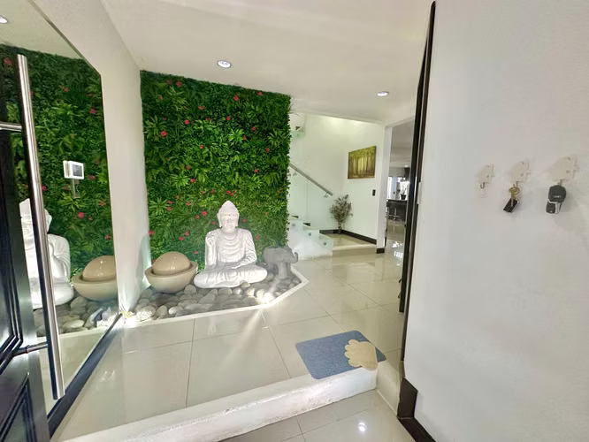 NL-id 40139 Espaciosa Casa Familiar con Terraza, Patio y Seguridad 24/7