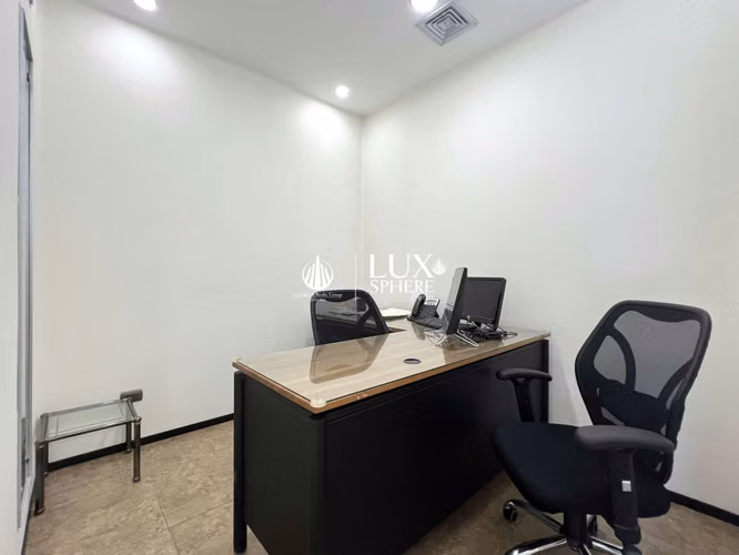 Venta de oficina en Paseo Colón, San José. 59 m2 y 42 m2 (dos oficinas unidas). Amueblada y equipada.
