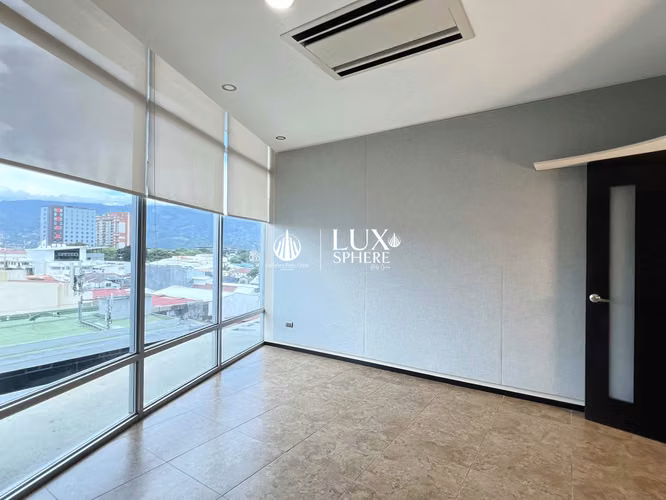 Venta de oficina en Paseo Colón, San José. 59 m2 y 42 m2 (dos oficinas unidas). Amueblada y equipada.