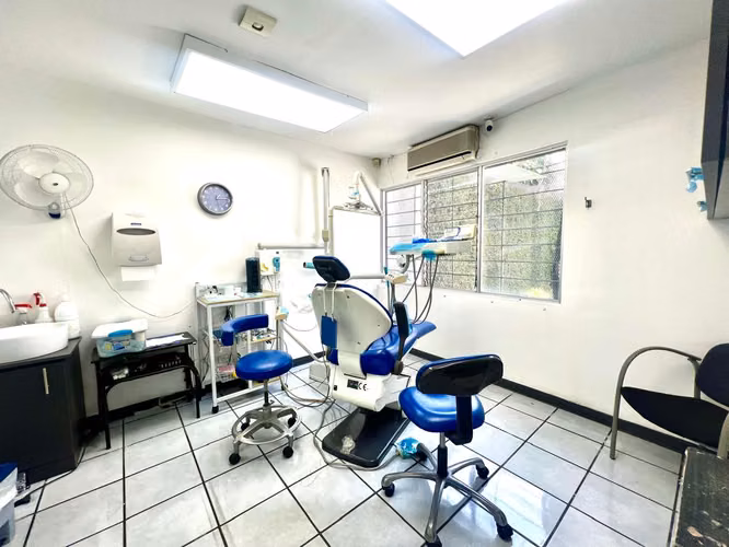 Casa uso comercial San Francisco de dos Ríos 244m2 sobre calle principal