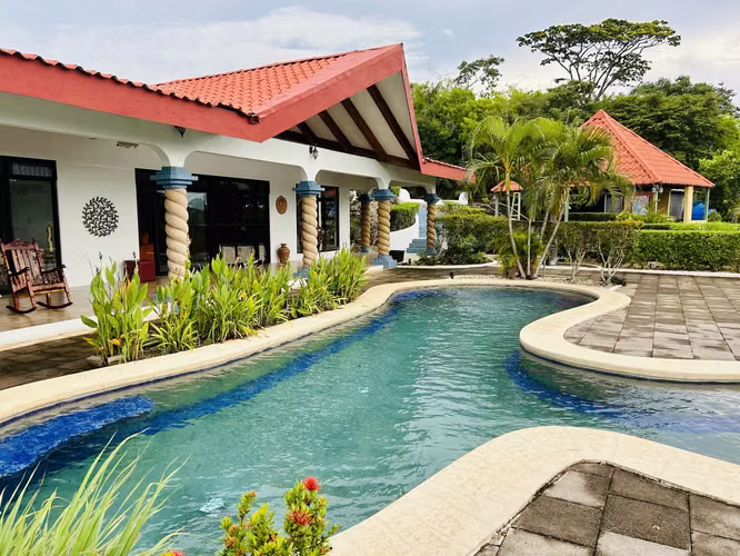 3BR Home, Infinity Pool with Ocean Views, Pacific Heights Potrero