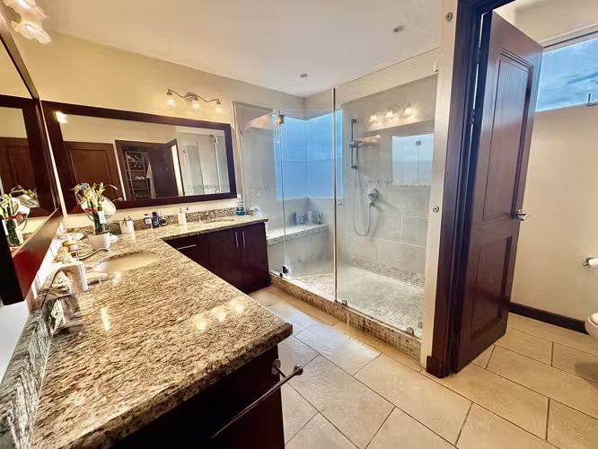 GUACHIPELIN ESCAZU! HERMOSA CASA  4 HAB + SERVICIO Y PISCINA PRIVADA