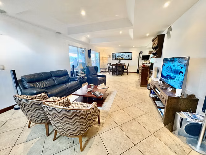 GUACHIPELIN ESCAZU! HERMOSA CASA  4 HAB + SERVICIO Y PISCINA PRIVADA