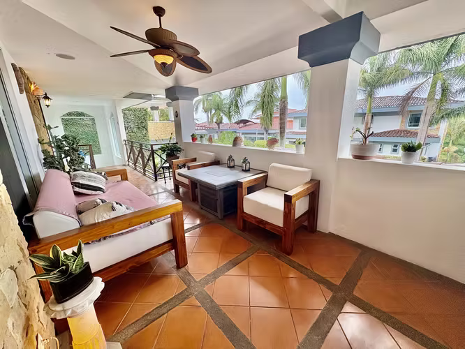GUACHIPELIN ESCAZU! HERMOSA CASA  4 HAB + SERVICIO Y PISCINA PRIVADA