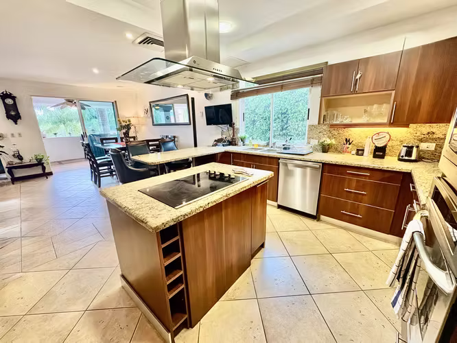 GUACHIPELIN ESCAZU! HERMOSA CASA  4 HAB + SERVICIO Y PISCINA PRIVADA