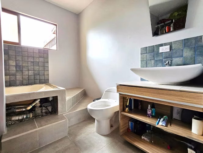 NL- Hermosa casa en venta con habitación en planta baja en Curridabat ID 38656