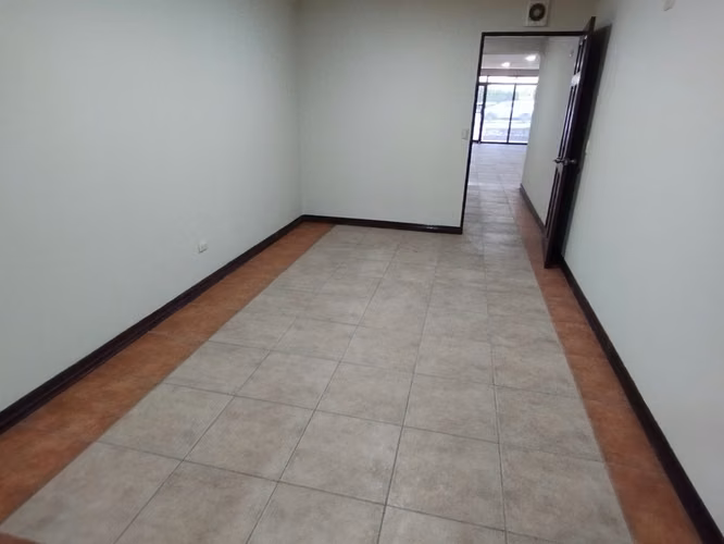 JV-Alquiler de local sobre calle principal, Curridabat ID # 40190