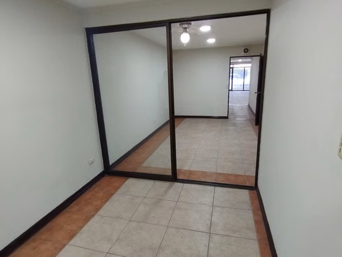 JV-Alquiler de local sobre calle principal, Curridabat ID # 40190