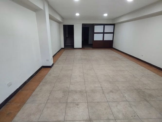 JV-Alquiler de local sobre calle principal, Curridabat ID # 40190