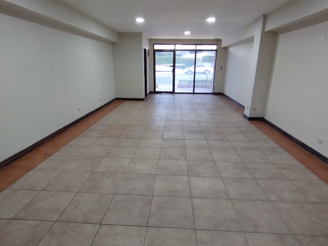 JV-Alquiler de local sobre calle principal, Curridabat ID # 40190