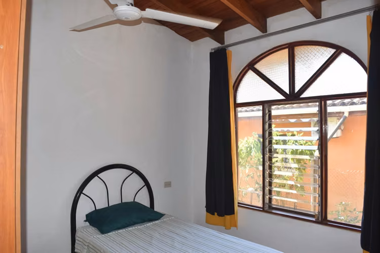 Complejo de 9 Apartamentos con Piscina Cerca de Playa Tamarindo