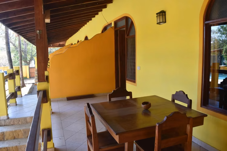 Complejo de 9 Apartamentos con Piscina Cerca de Playa Tamarindo