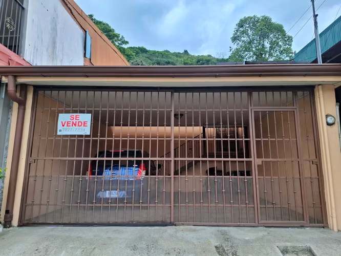 Se vende casa en San Antonio de Desamparados.