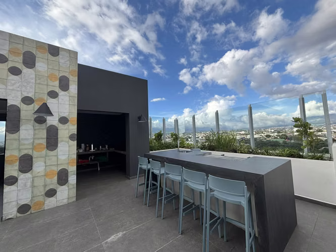 Apartamento Penthouse en Núcleo Sabana Sur amoblado