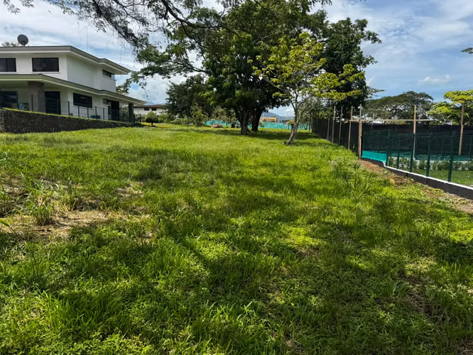 ¡OPORTUNIDAD! SE VENDE LOTE  EN CONDOMINIO HACIENDA ESPINAL, ALAJUELA
