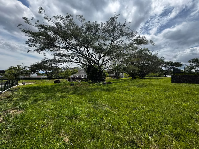 ¡OPORTUNIDAD! SE VENDE LOTE  EN CONDOMINIO HACIENDA ESPINAL, ALAJUELA