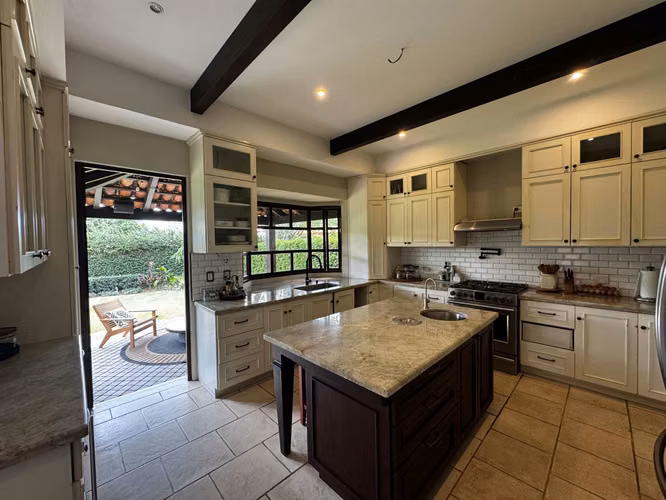SE VENDE CASA EN CONDOMINIO HACIENDA REAL,SANTA ANA - Imagen 11