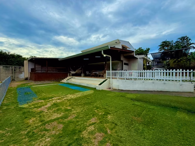 ESCAZU GUACHIPELIN AMPLIA CASA CON PISCINA  EN RESIDENCIAL - Imagen 4