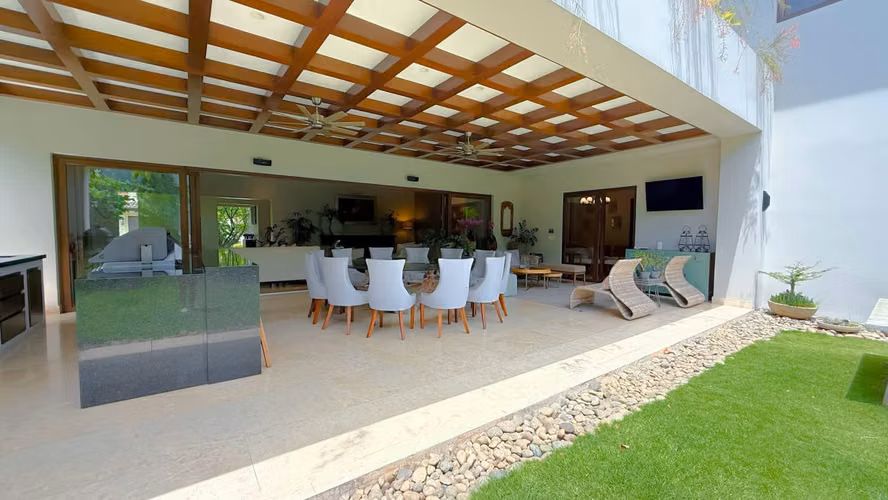 La Alegría: 4 habitaciones, 1 oficina y 4.5 baños en Lindora
