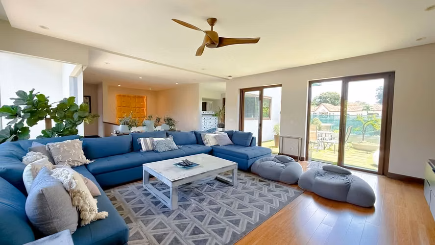 La Alegría: 4 habitaciones, 1 oficina y 4.5 baños en Lindora