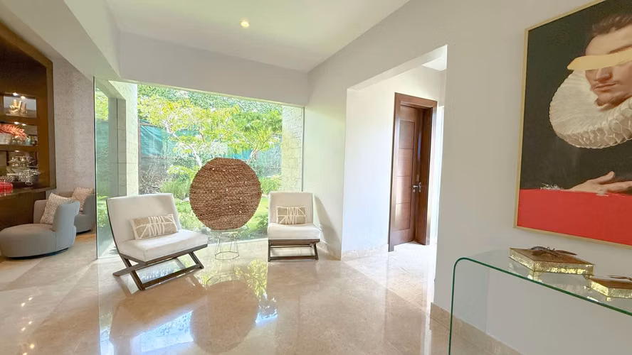 La Alegría: 4 habitaciones, 1 oficina y 4.5 baños en Lindora