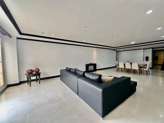 Sabana Sur - Amplio apartamento de 3 habitaciones + Servicio + Terraza - Imagen 2
