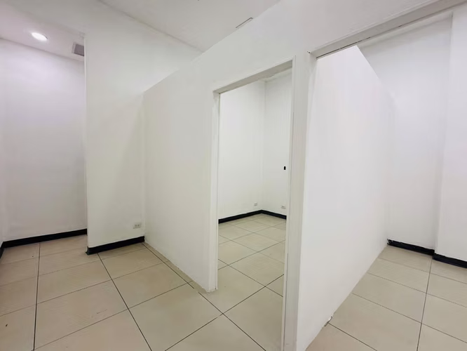 Se venden  locales comerciales en Zona Centro Desamparados