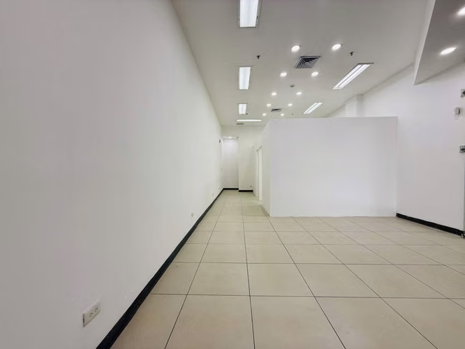 Se venden  locales comerciales en Zona Centro Desamparados