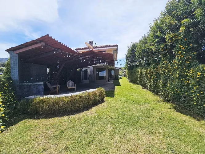 Vendo casa independiente en La Angelina Cartago