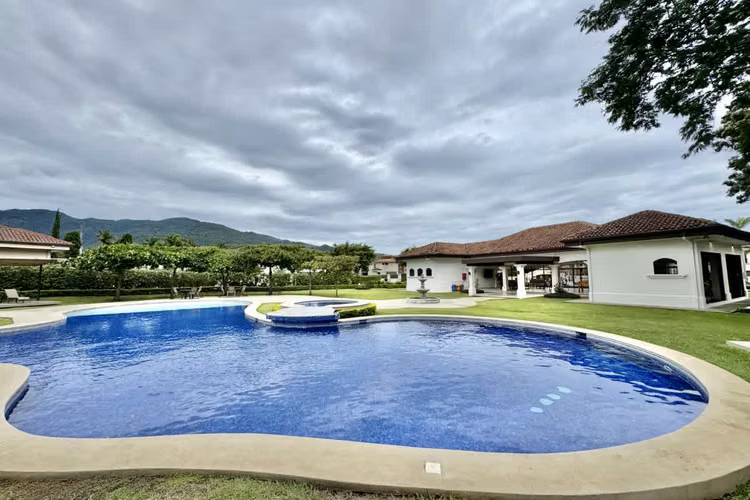 Venta de casa en Santa Ana, Hacienda del Sol