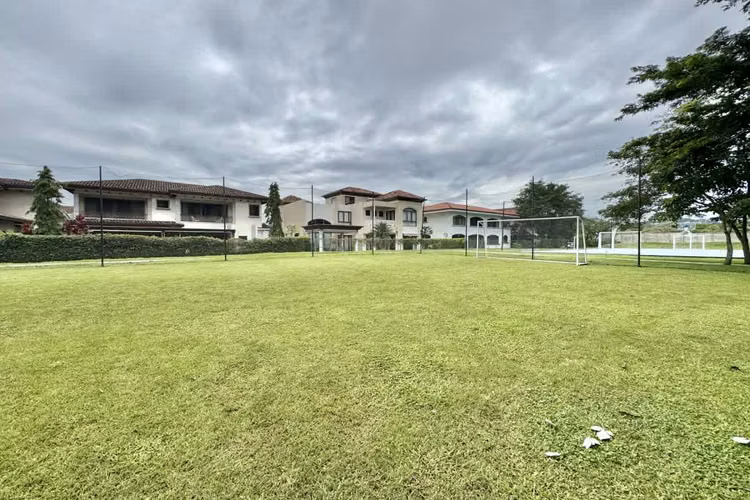 Venta de casa en Santa Ana, Hacienda del Sol