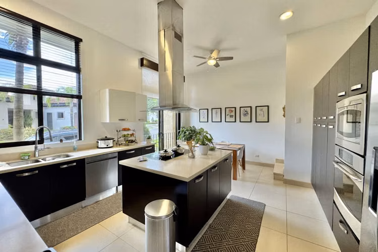 Venta de casa en Santa Ana, Hacienda del Sol