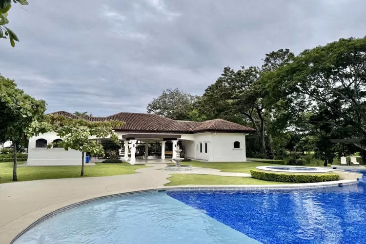 Venta de casa en Santa Ana, Hacienda del Sol