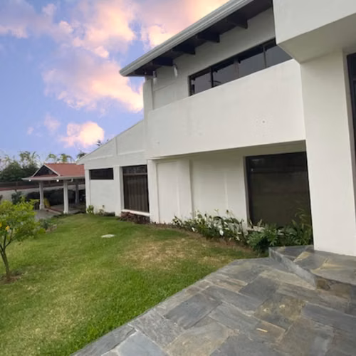 Casa independiente de una planta en San Rafael, Coronado