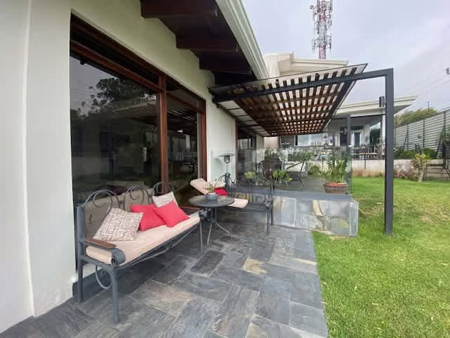 Casa independiente de una planta en San Rafael, Coronado