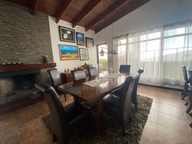 Casa independiente de una planta en San Rafael, Coronado