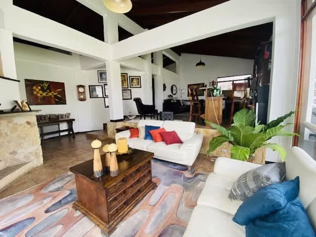 Casa independiente de una planta en San Rafael, Coronado