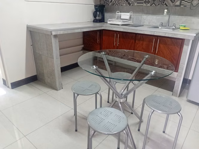 OFICINA PLANTA BAJA 225 M2 AV 3 BUENA UBICACION $ 1400 dls