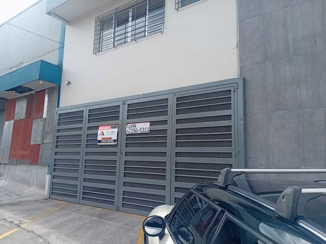 OFICINA PLANTA BAJA 225 M2 AV 3 BUENA UBICACION $ 1400 dls