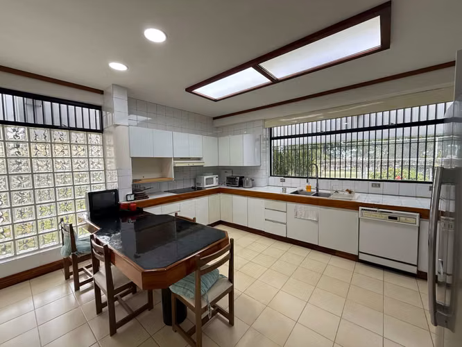 SE VENDE CASA EXCLUSIVA EN RESIDENCIAL HEREDIA CON ACCESO PRIVADO A CAMPO DE GOLF