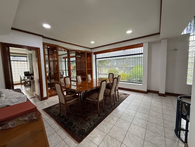 SE VENDE CASA EXCLUSIVA EN RESIDENCIAL HEREDIA CON ACCESO PRIVADO A CAMPO DE GOLF